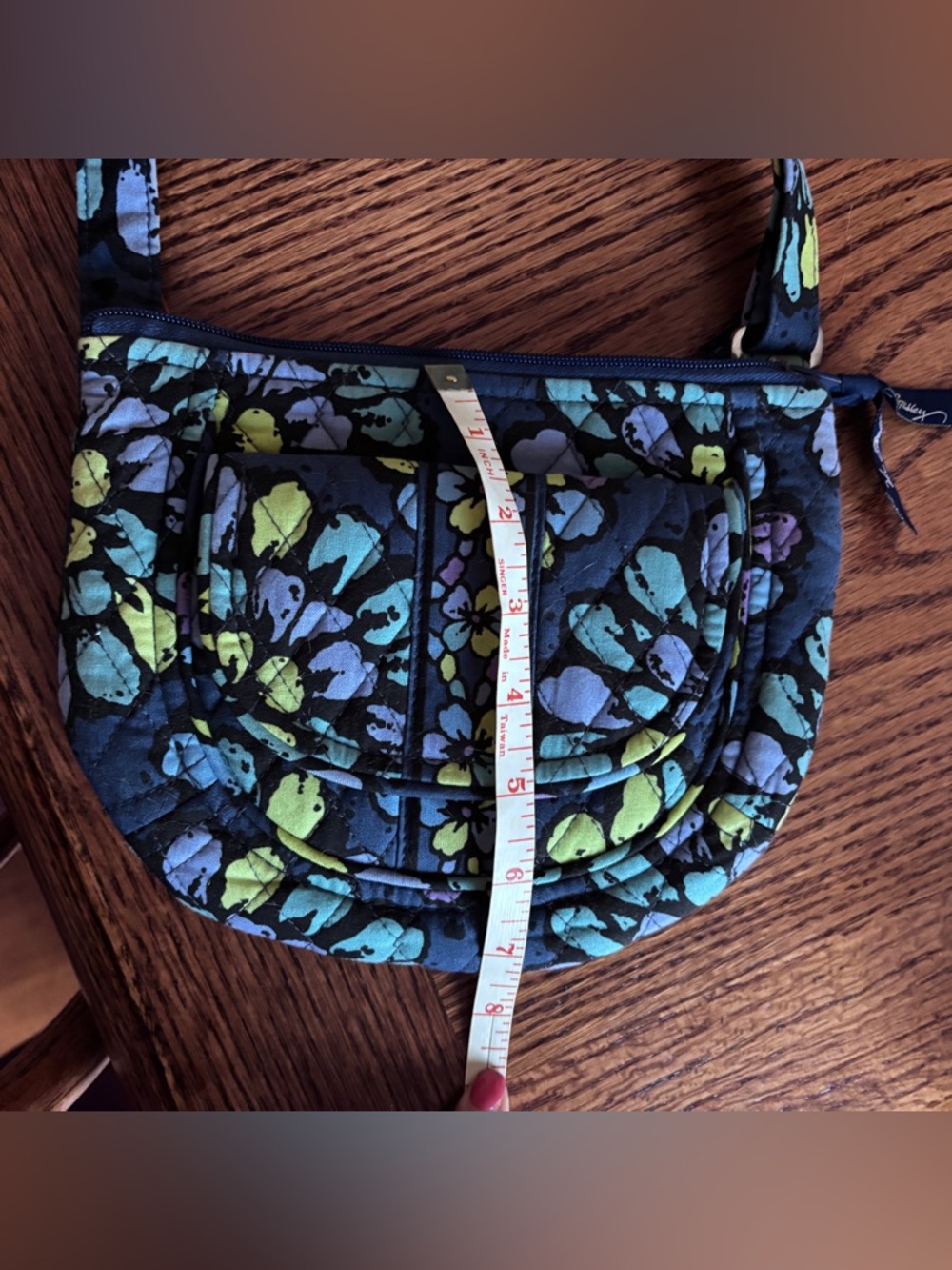 Vera Bradley Quilted  Crossbody Bag ~ Grandma-core, Travel, Quilted, Classic - Picture 8 of 9